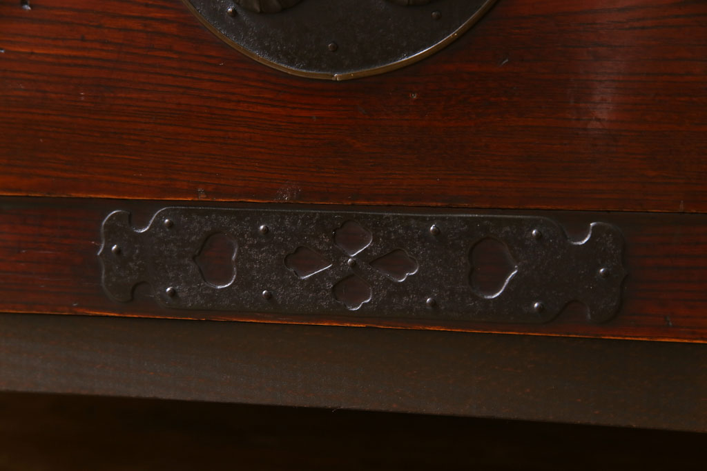 アンティーク家具　和製アンティーク　リメイク　前面ケヤキ材　鶴亀金具　二本松箪笥ローボード(時代箪笥、ローチェスト、和タンス)