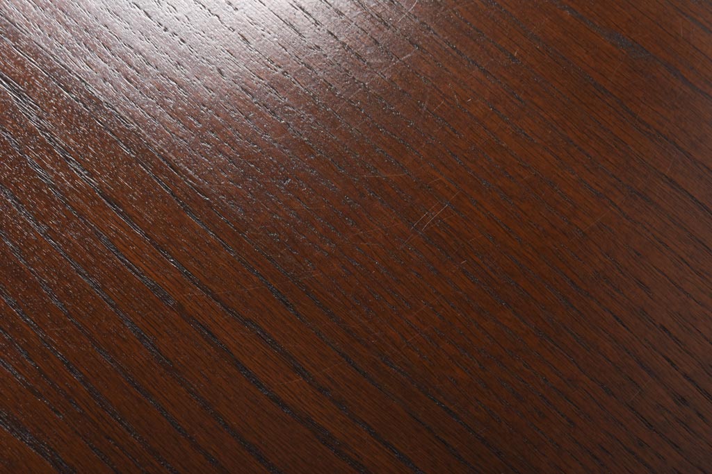 ヴィンテージ家具　イギリスビンテージ　オーク材　シックな意匠が目を引く折り畳み式サイドテーブル(コーヒーテーブル、花台)