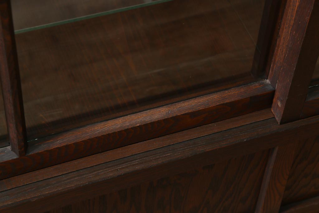 アンティーク家具　和製アンティーク　栗材　大正ロマンの雰囲気溢れる上質なガラスケース(陳列棚)
