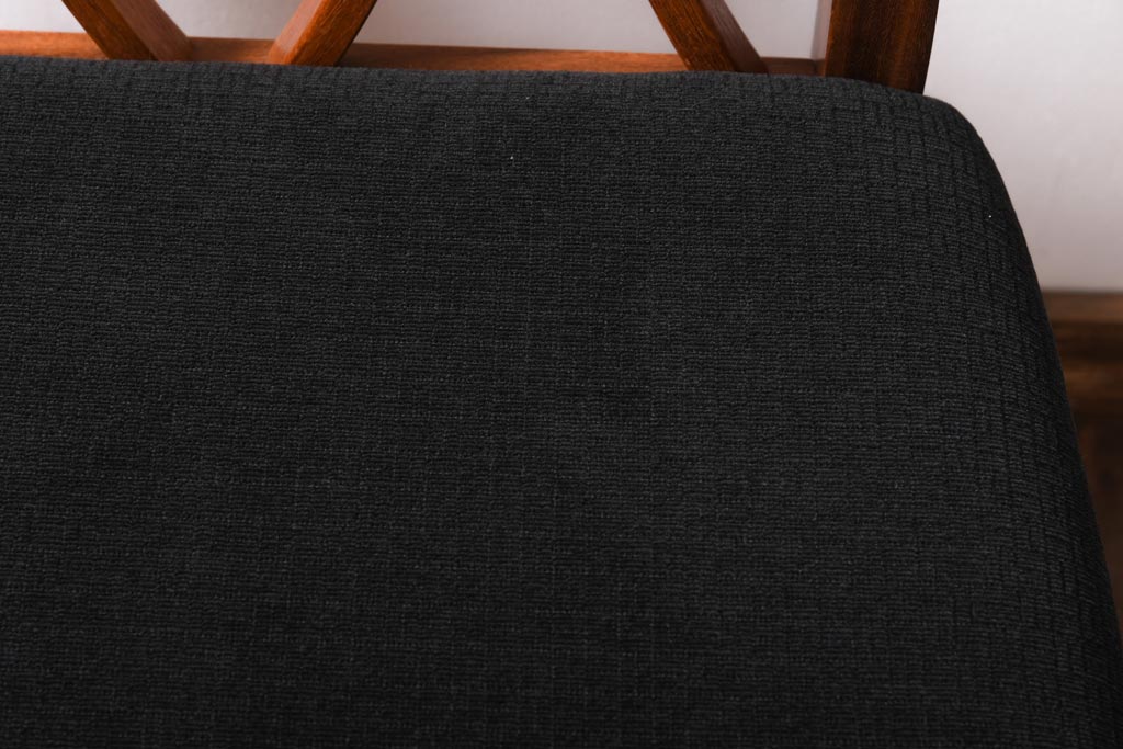 ヴィンテージ家具　ビンテージ　G-PLAN(ジープラン)　X-back(エックスバック)が目を引くチェア(ダイニングチェア、椅子)(1)