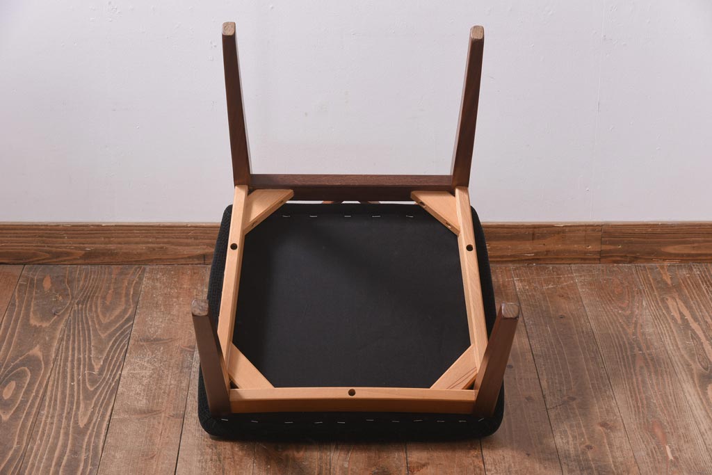 ヴィンテージ家具　ビンテージ　G-PLAN(ジープラン)　X-back(エックスバック)が目を引くチェア(ダイニングチェア、椅子)(2)