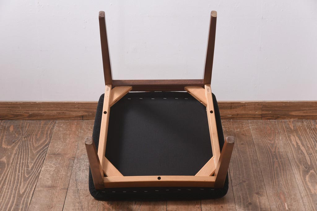 ヴィンテージ家具　ビンテージ　G-PLAN(ジープラン)　X-back(エックスバック)が目を引くチェア(ダイニングチェア、椅子)(3)
