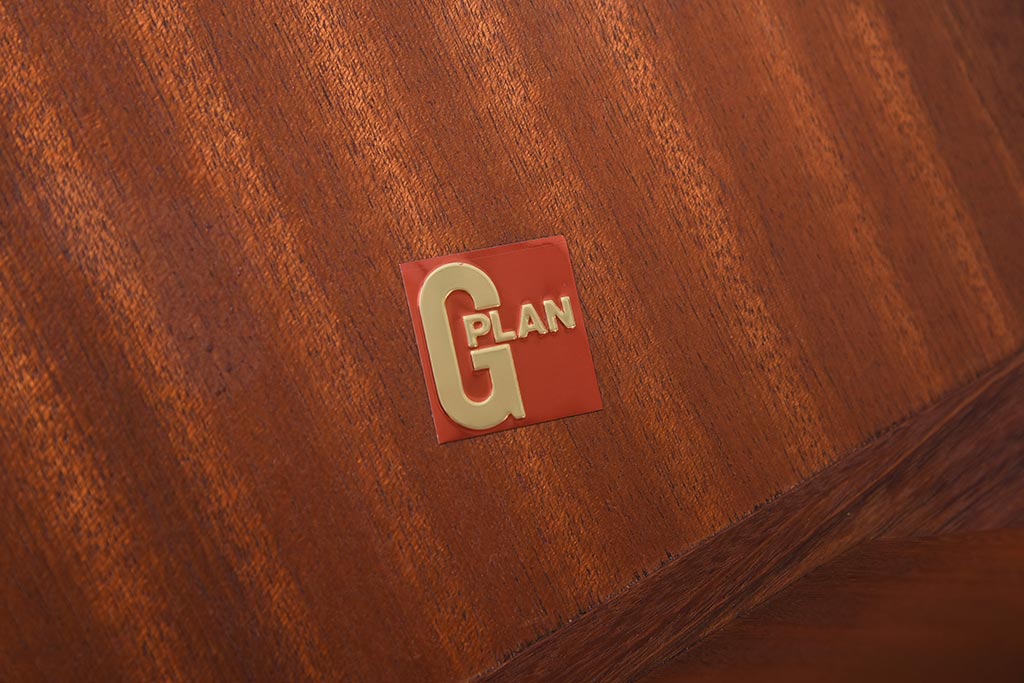 ヴィンテージ家具　北欧ビンテージ　G-PLAN(ジープラン)　チーク材　タイルトップがおしゃれなネストテーブル(サイドテーブル)(1)