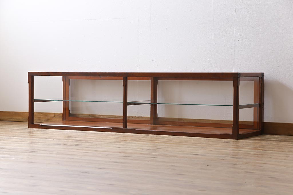 レトロ家具　和製アンティーク　レトロなムードが高まるロータイプのガラスケース(ショーケース、陳列棚)