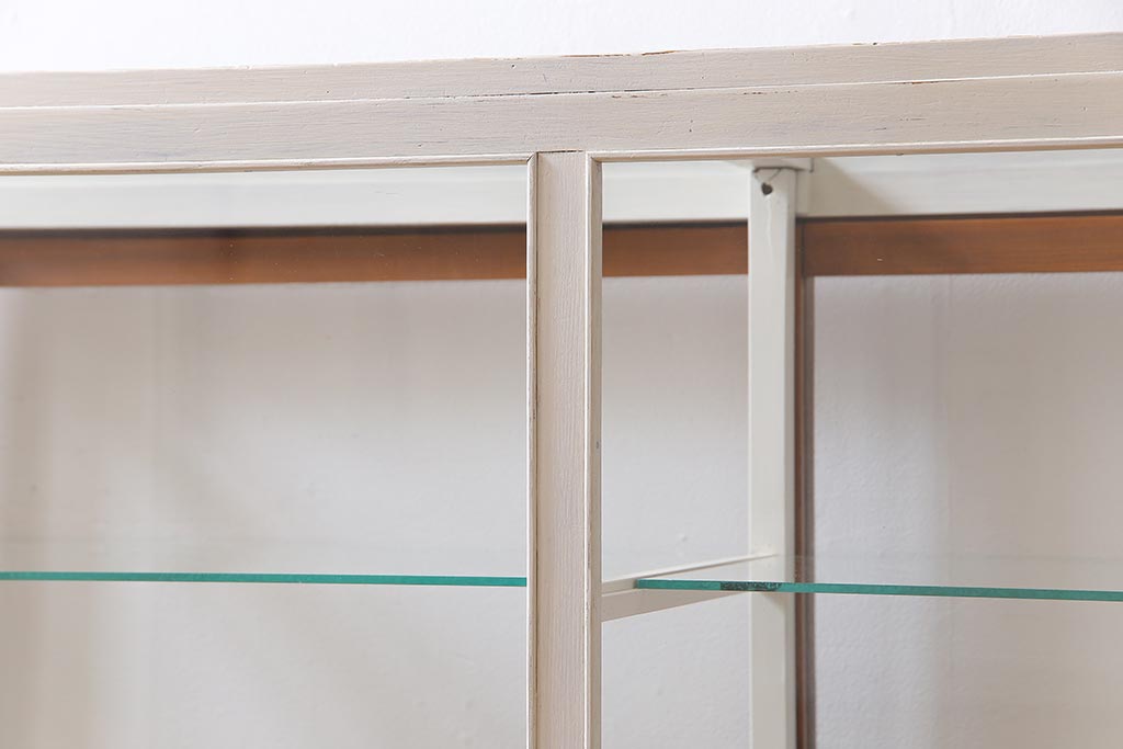 ペイント家具　レトロで落ち着いたカラーのガラスケース(ショーケース、陳列棚)