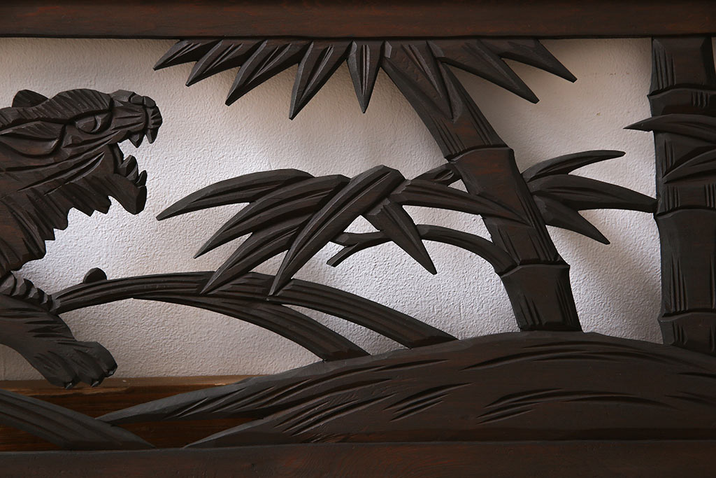 昭和中期　虎に竹　躍動感あふれる透かし彫りが目を引く欄間(ディスプレイ雑貨、明り取り)