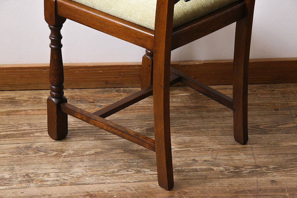 アンティーク家具　イギリスアンティーク　オーク材　背もたれのデザインが特徴的なチェア(ダイニングチェア、ワークチェア、椅子)