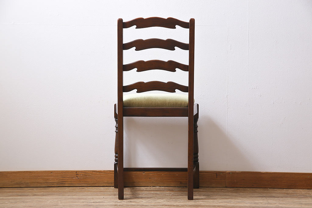 アンティーク家具　イギリスアンティーク　オーク材　背もたれのデザインが特徴的なチェア(ダイニングチェア、ワークチェア、椅子)(1)