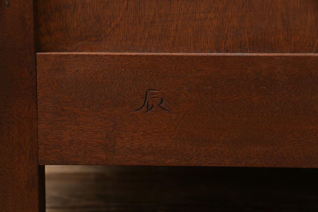 中古美品　松本民芸家具　細部まで意匠が施されたG型ドレッサー(サイドボード、収納棚)(定価約33万円)