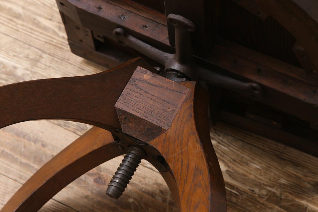 アンティーク家具　大正ロマン　ナラ材　本革座面が格好良いドクターチェア(回転椅子、ワークチェア)