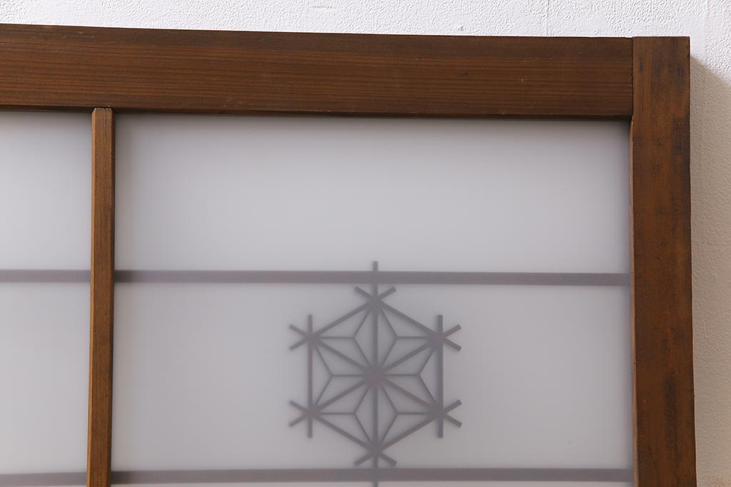昭和後期　すりガラス入り　組子のデザインがアクセントになった明り取り(フィックス窓、はめ殺し)