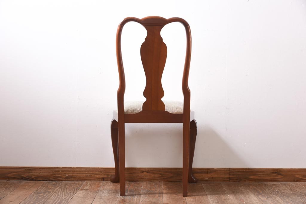 アンティーク家具　フランスアンティーク　ウォールナット材　上品で優雅な佇まいが魅力のダイニングチェア(椅子)