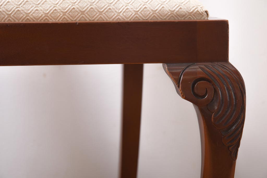 アンティーク家具　フランスアンティーク　ウォールナット材　上品で優雅な佇まいが魅力のダイニングチェア(椅子)(2)