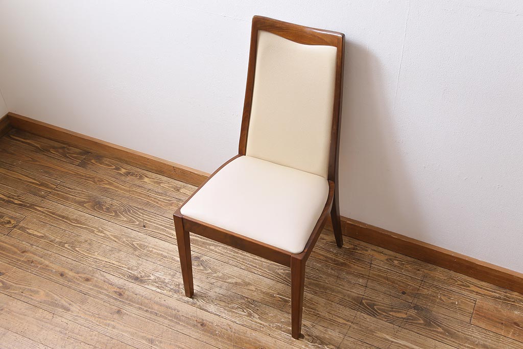 ヴィンテージ家具　北欧ビンテージ　G-PLAN(ジープラン)　白のレザーが可愛らしいダイニングチェア(椅子)(2)