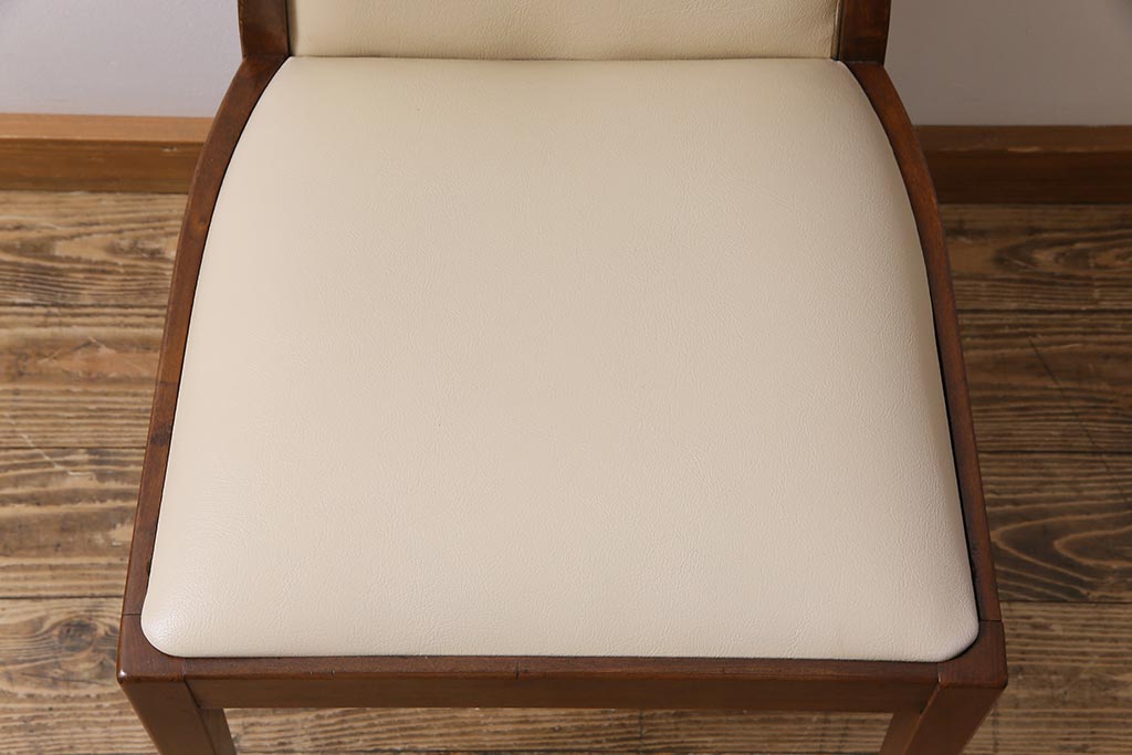 ヴィンテージ家具　北欧ビンテージ　G-PLAN(ジープラン)　白のレザーが可愛らしいダイニングチェア(椅子)(3)