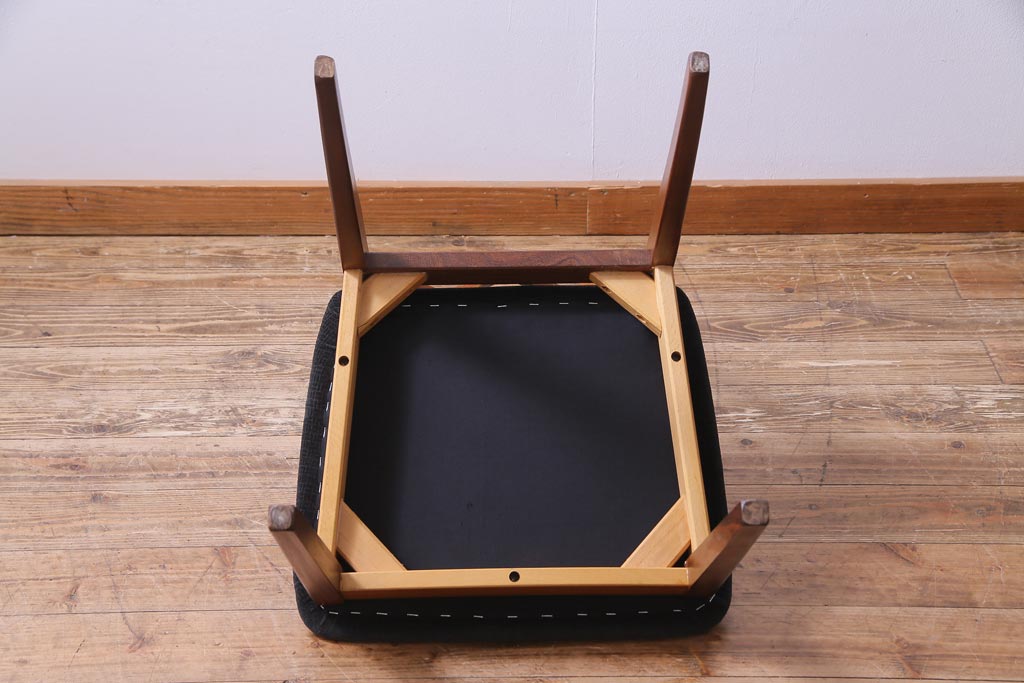 ヴィンテージ家具　ビンテージ　G-PLAN(ジープラン)　X-back(エックスバック)が目を引くチェア(ダイニングチェア、椅子)