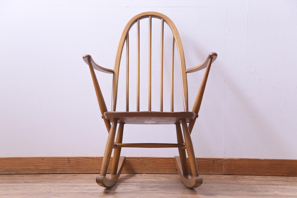 ヴィンテージ家具　イギリスビンテージ　ERCOL(アーコール)　木の温もり溢れるクエーカーロッキングチェア(アームチェア)