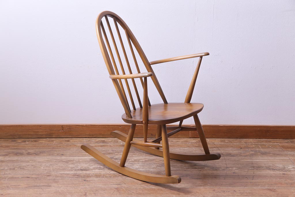 ヴィンテージ家具　イギリスビンテージ　ERCOL(アーコール)　木の温もり溢れるクエーカーロッキングチェア(アームチェア)