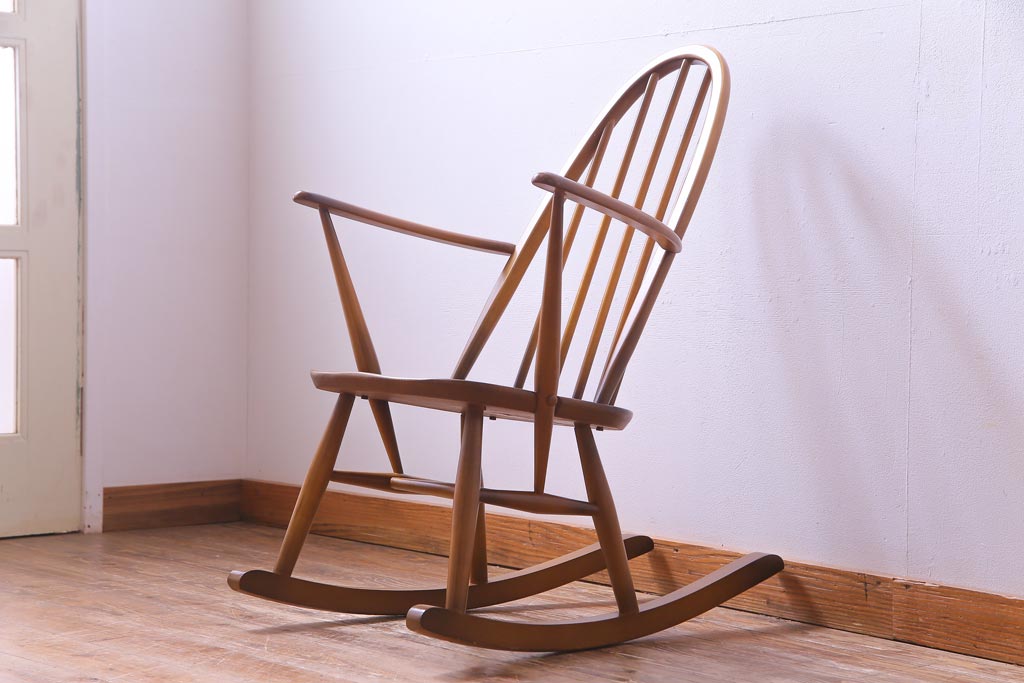 ヴィンテージ家具　イギリスビンテージ　ERCOL(アーコール)　木の温もり溢れるクエーカーロッキングチェア(アームチェア)