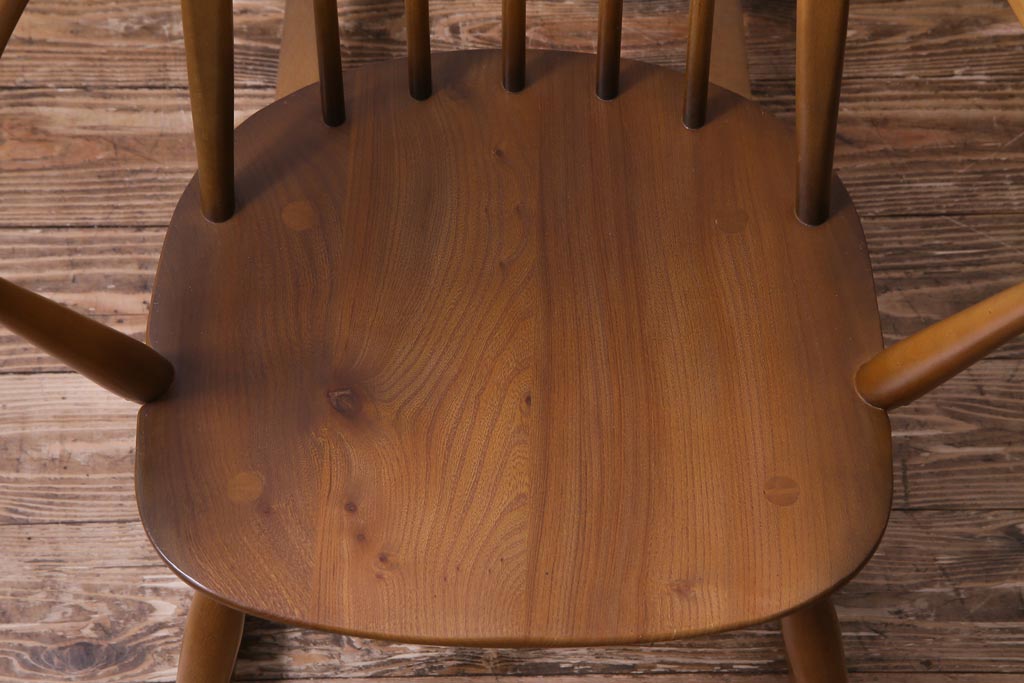 ヴィンテージ家具　イギリスビンテージ　ERCOL(アーコール)　木の温もり溢れるクエーカーロッキングチェア(アームチェア)