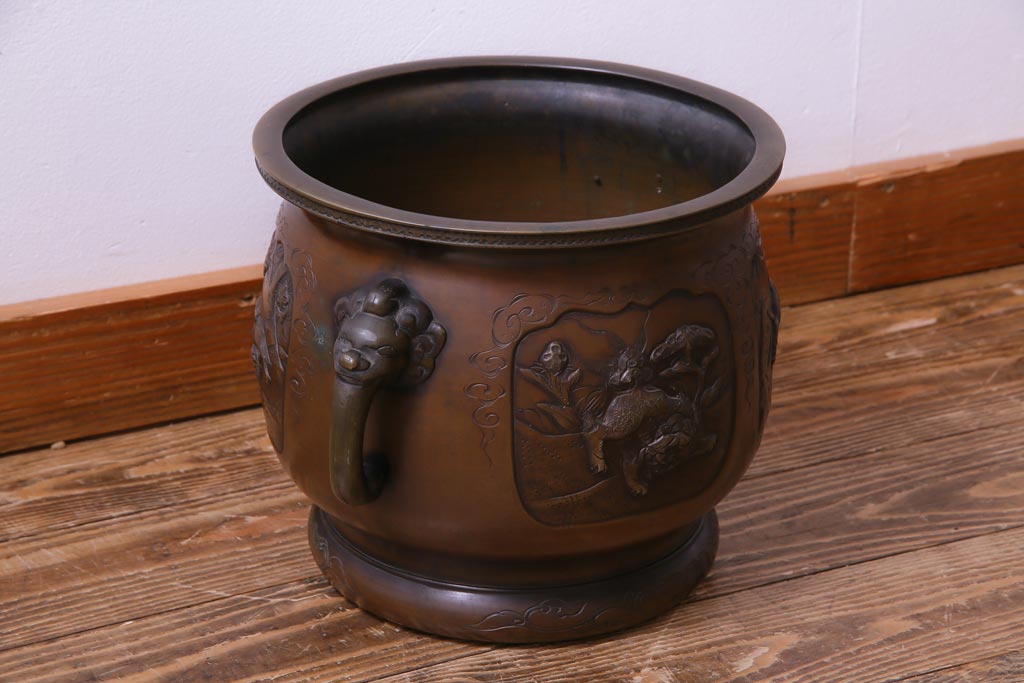 アンティーク雑貨　古民具　緻密に描かれた動物の図が目を引く真鍮火鉢(耳付き火鉢、手あぶり)(2)