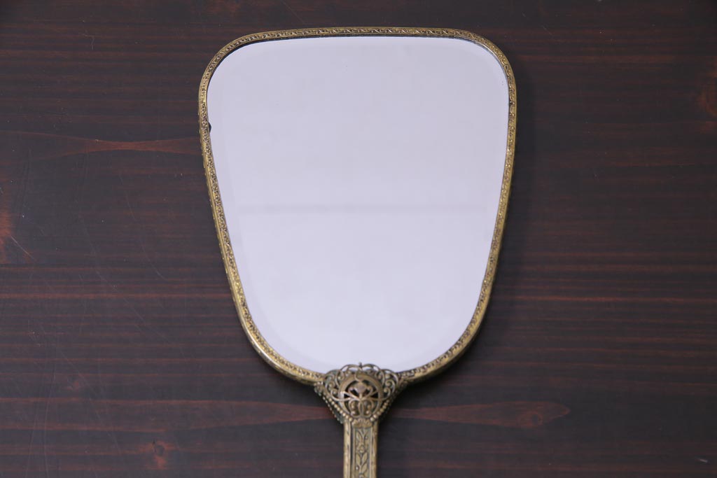 アンティーク雑貨　イギリスアンティーク　真鍮製　プチポワン刺繍が愛らしいハンドミラー(手鏡)