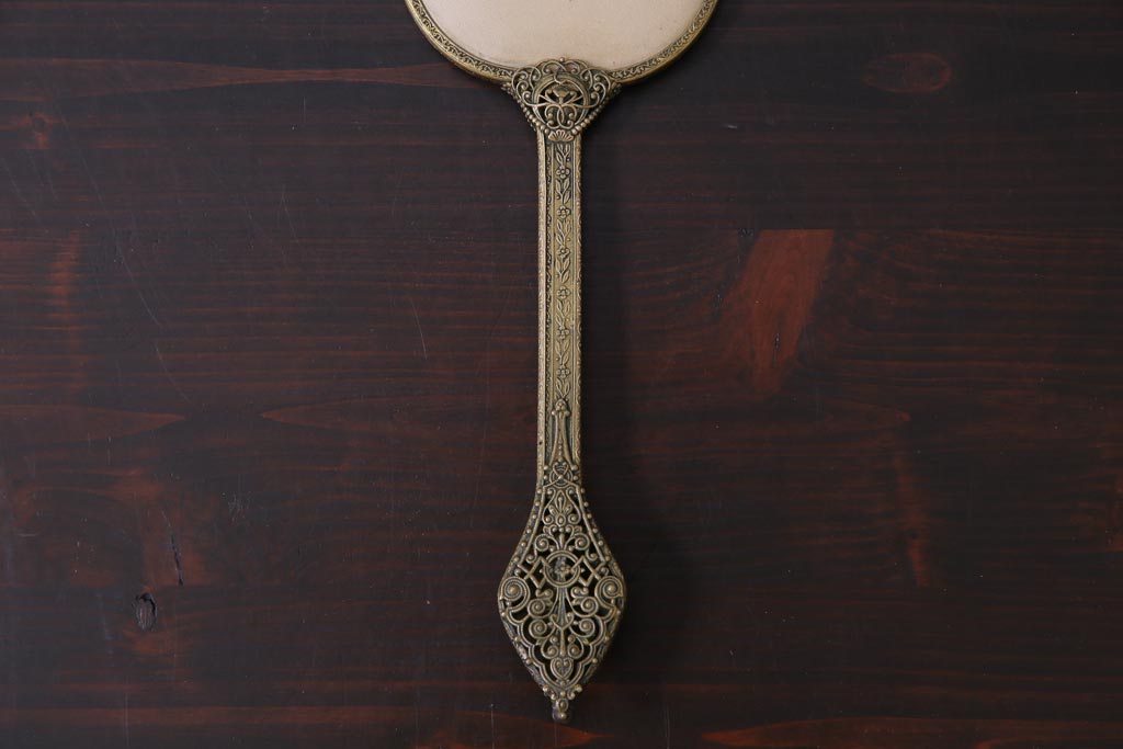 アンティーク雑貨　イギリスアンティーク　真鍮製　プチポワン刺繍が愛らしいハンドミラー(手鏡)