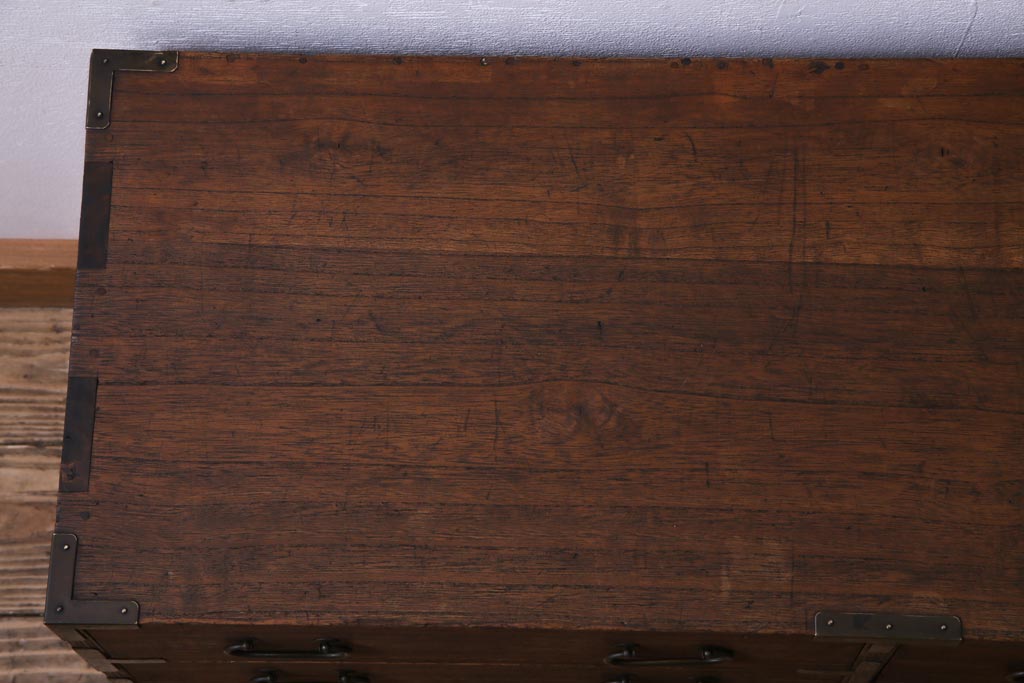 アンティーク家具　和製アンティーク　総桐材　銅金具が趣き深い小引き出し(小型和タンス、チェスト、桐箪笥、桐たんす)