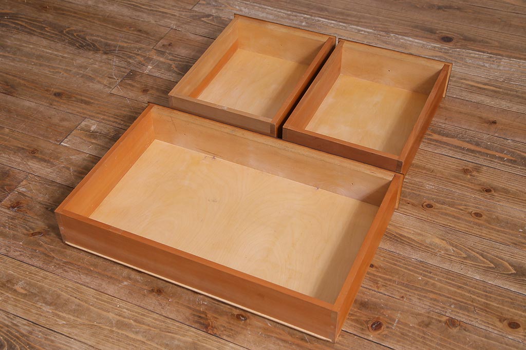 中古　松本民芸家具　西洋家具のような佇まいの食器棚(キャビネット、収納棚)(定価約110万円)