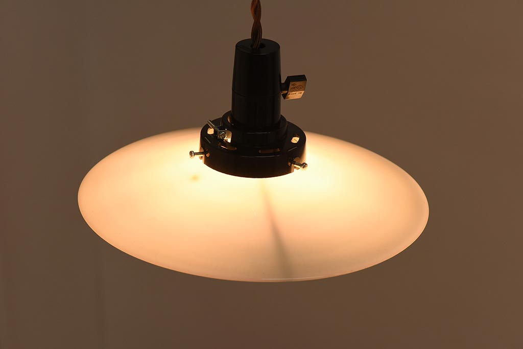 昭和レトロ　戦前　昔懐かしいデザインの平笠シェード(吊り下げ照明、天井照明、ペンダントライト)