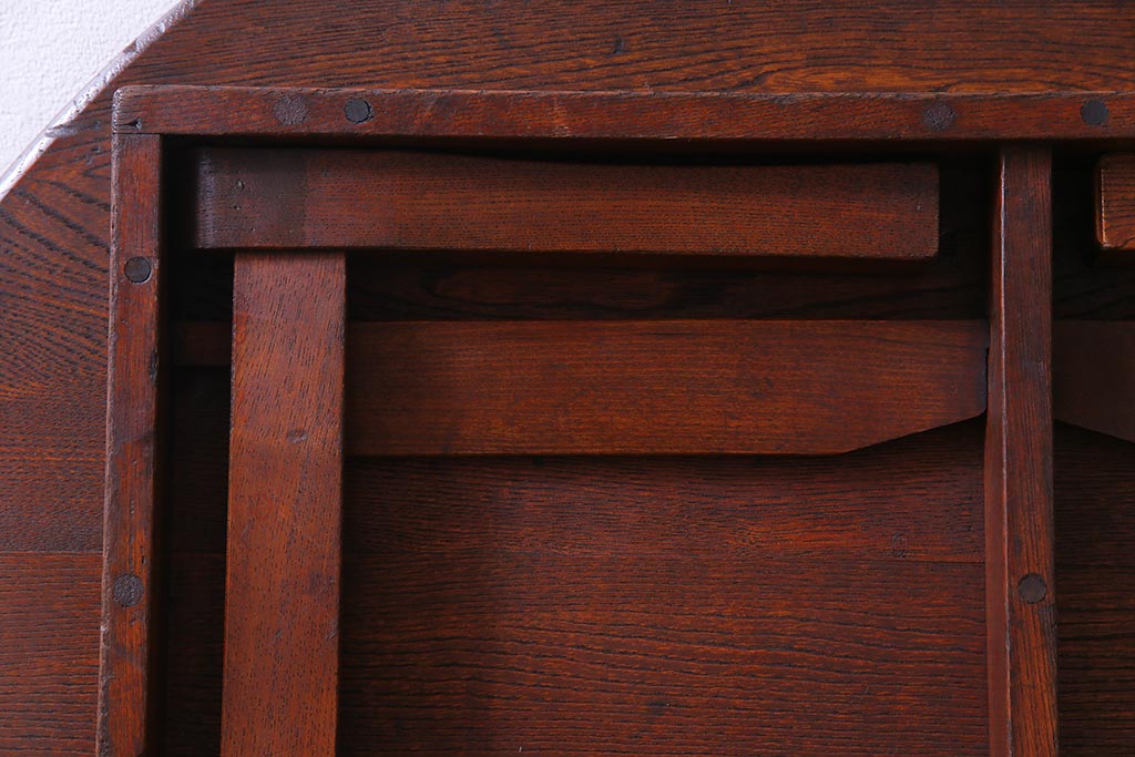 アンティーク家具　和製アンティーク　栓材　折り畳み式　赤みを帯びた古い木肌が味わい深い丸ちゃぶ台(座卓、ローテーブル)