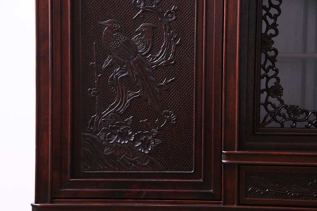 中古　民芸家具　唐木 花梨材　凝った意匠が存在感を放つサイドボード(キャビネット、飾り棚、カリン材)(定価約180万円)