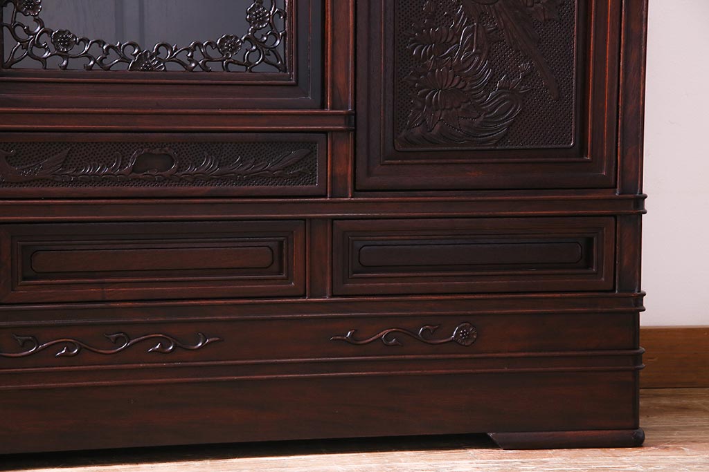 中古　民芸家具　唐木 花梨材　凝った意匠が存在感を放つサイドボード(キャビネット、飾り棚、カリン材)(定価約180万円)