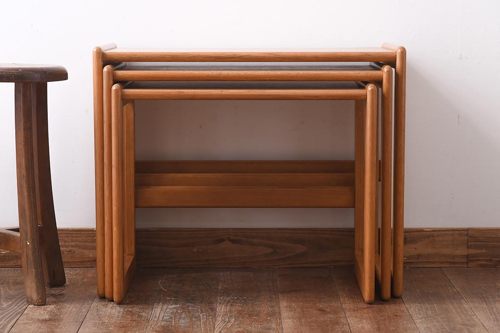 北欧家具　オーク材　明るい色味となめらかな木肌が魅力のネストテーブル(サイドテーブル)