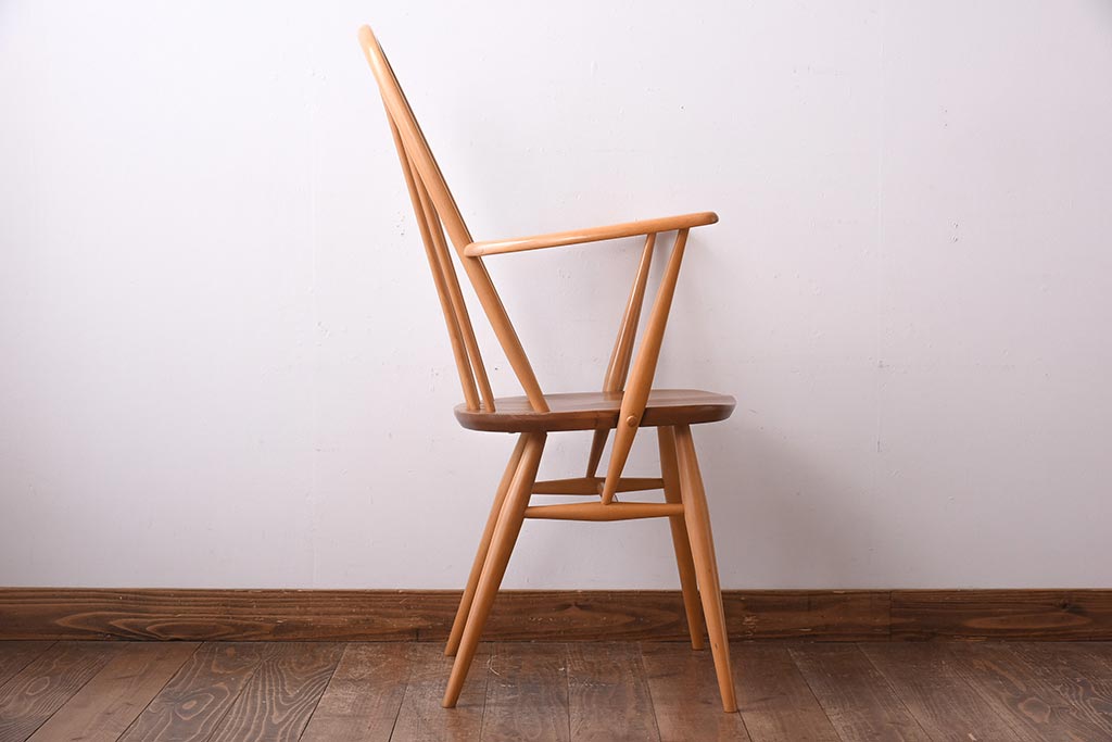 ヴィンテージ家具　イギリスビンテージ　ERCOL(アーコール)　木の温もり溢れるクエーカーアームチェア(椅子)