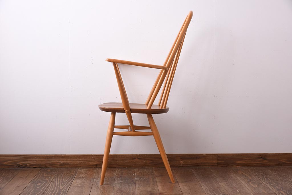 ヴィンテージ家具　イギリスビンテージ　ERCOL(アーコール)　木の温もり溢れるクエーカーアームチェア(椅子)