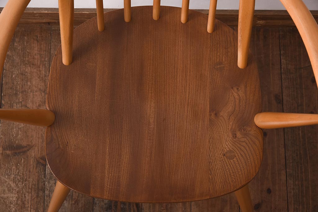 ヴィンテージ家具　イギリスビンテージ　ERCOL(アーコール)　木の温もり溢れるクエーカーアームチェア(椅子)