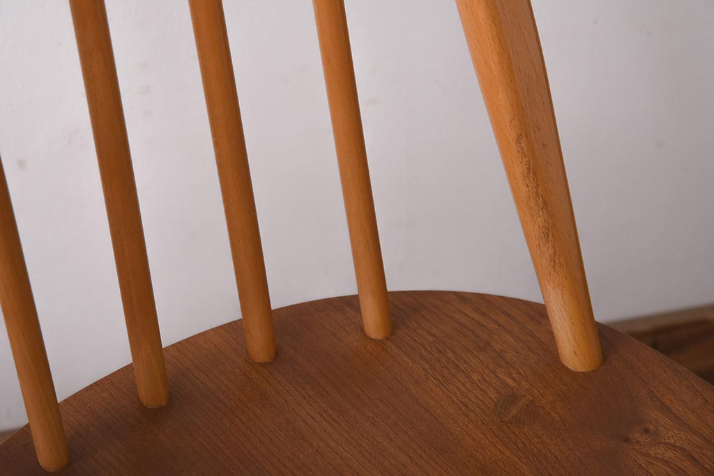 ヴィンテージ家具　イギリスビンテージ　ERCOL(アーコール)　木の温もり溢れるクエーカーアームチェア(椅子)