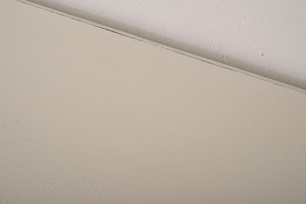 ペイント家具　学校の下駄箱をリメイクした鉄脚マス目棚(オープンラック、飾り棚)