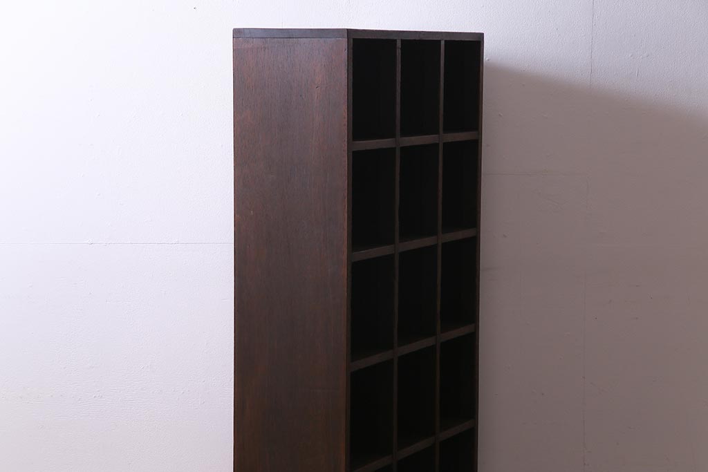 レトロ家具　昭和レトロ　5×3マス　脚付リメイク　正方形のマス目がすっきりとした印象の収納棚(マス目棚、飾り棚、オープンラック)