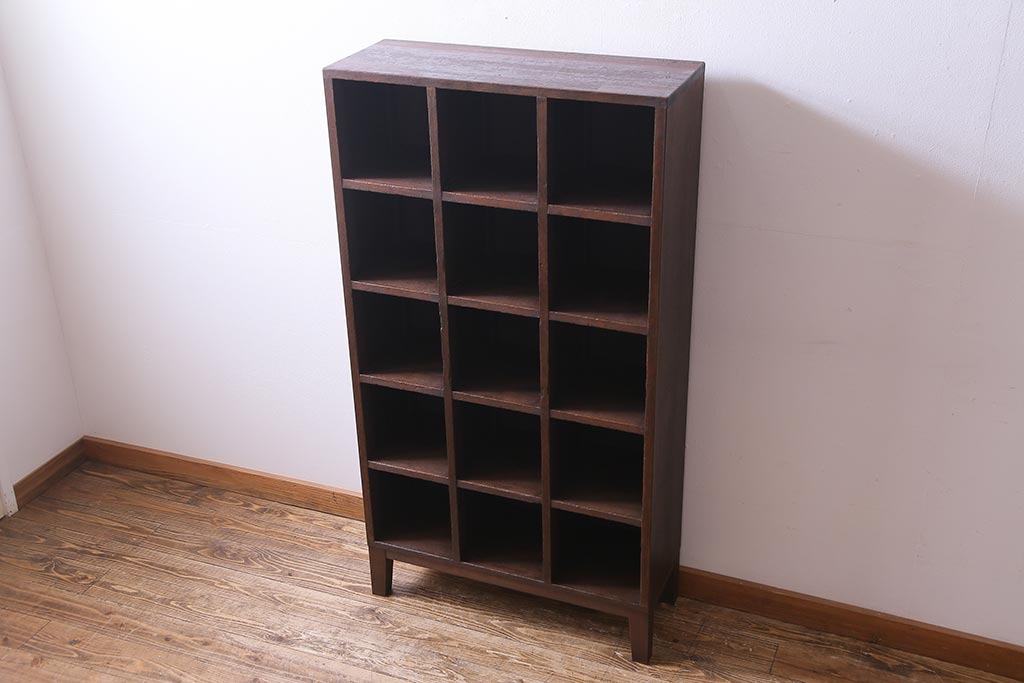 レトロ家具　昭和レトロ　5×3マス　脚付リメイク　正方形のマス目がすっきりとした印象の収納棚(マス目棚、飾り棚、オープンラック)