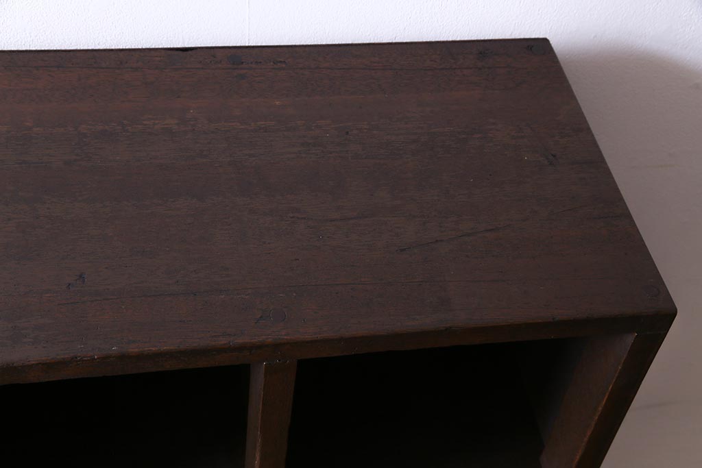 レトロ家具　昭和レトロ　5×3マス　脚付リメイク　正方形のマス目がすっきりとした印象の収納棚(マス目棚、飾り棚、オープンラック)