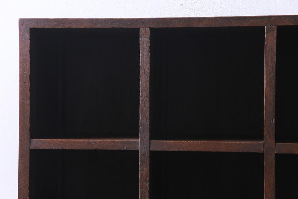 レトロ家具　昭和レトロ　5×3マス　脚付リメイク　正方形のマス目がすっきりとした印象の収納棚(マス目棚、飾り棚、オープンラック)