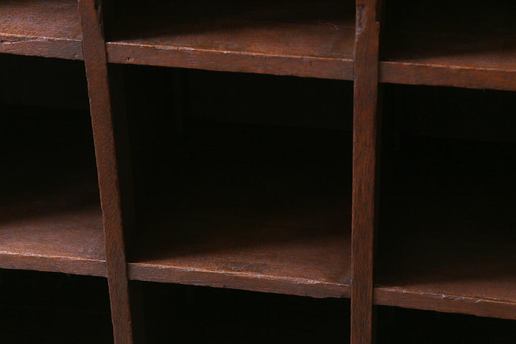 レトロ家具　昭和レトロ　5×3マス　脚付リメイク　正方形のマス目がすっきりとした印象の収納棚(マス目棚、飾り棚、オープンラック)