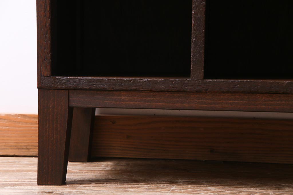レトロ家具　昭和レトロ　5×3マス　脚付リメイク　正方形のマス目がすっきりとした印象の収納棚(マス目棚、飾り棚、オープンラック)