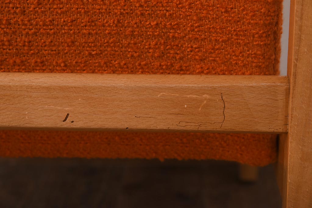 ヴィンテージ家具　イギリスビンテージ　ビーチ材　オレンジのファブリックが目を引く一人掛けソファ(2)