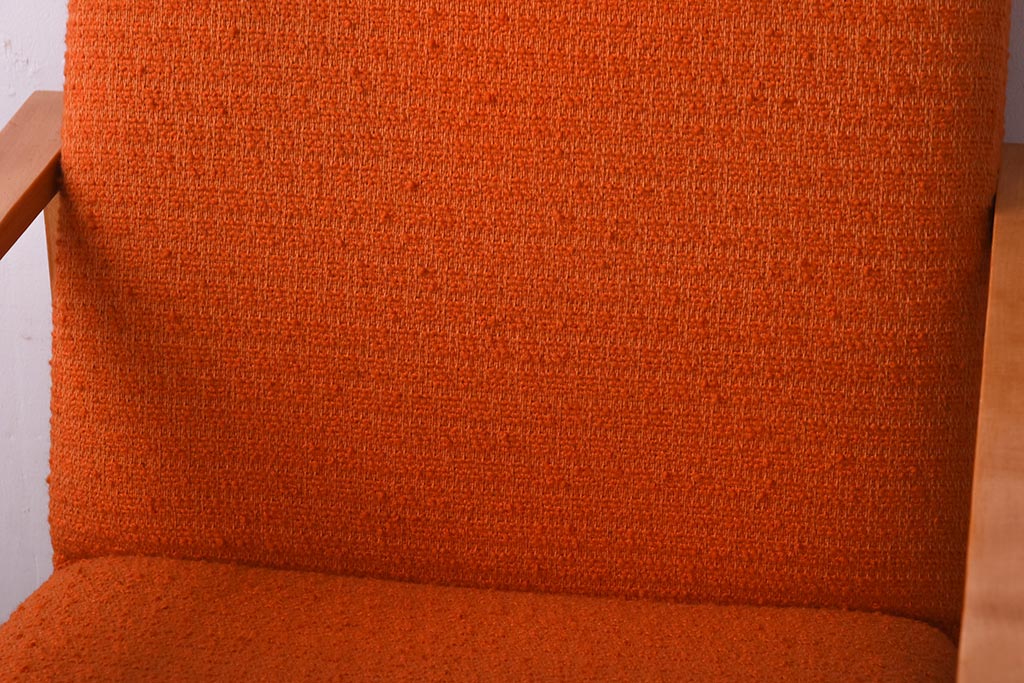 ヴィンテージ家具　イギリスビンテージ　ビーチ材　オレンジのファブリックが目を引く一人掛けソファ(2)