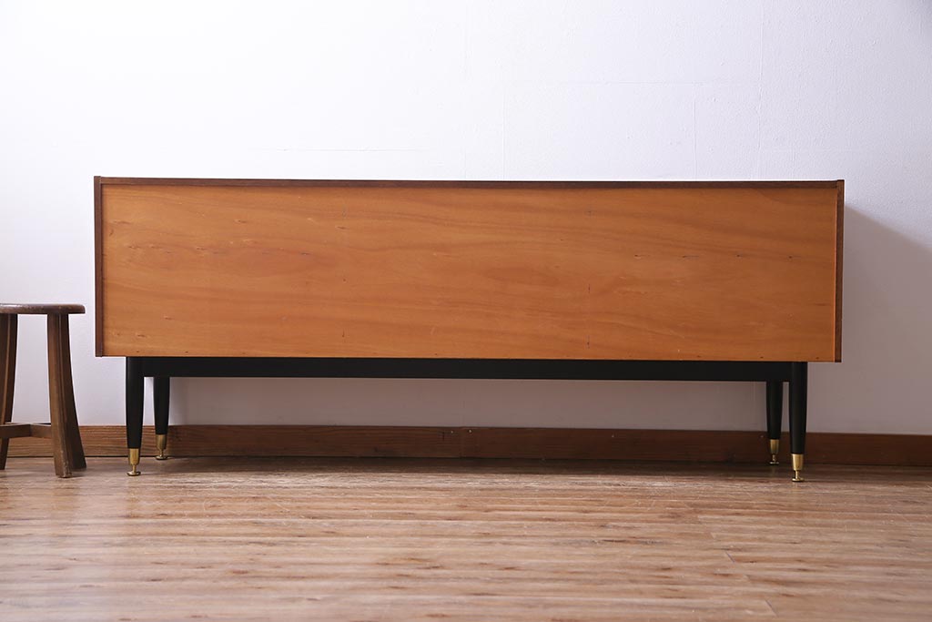 ヴィンテージ家具　北欧ビンテージ　G-PLAN　BBシリーズ　シックモダンなサイドボード(リビングボード)
