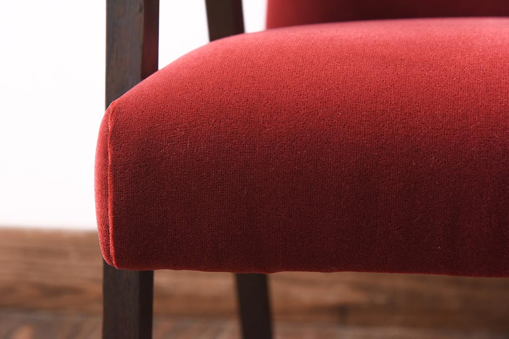 アンティーク家具　和製アンティーク　ナラ材　落ち着いた赤い座面が存在感を放つ一人掛けソファ(アームチェア)(1)