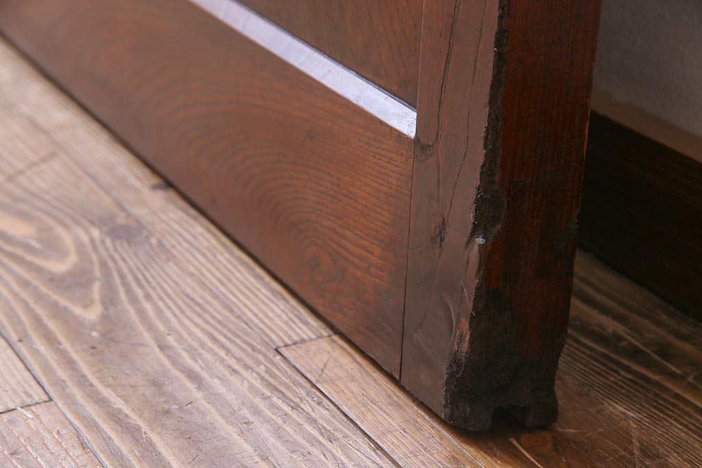 和製アンティーク　総ケヤキ材　漆塗り　赤みを帯びた木肌が味わい深いガラス入り蔵戸(建具、引き戸、玄関戸)